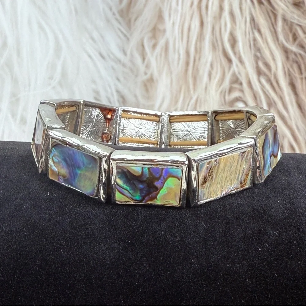 Beautiful vintage Silvertone abalone stretch bracelet - Picture 5 of 10